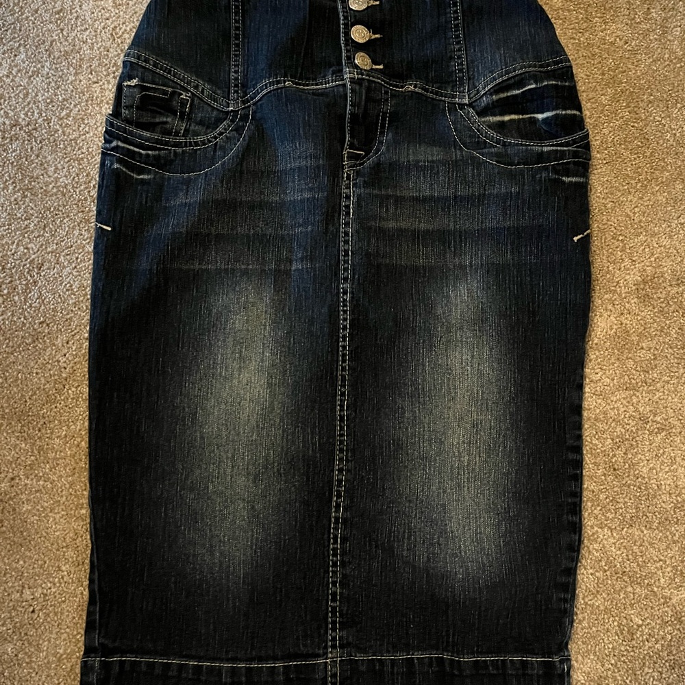 Dark Denim high waisted pencil Skirt with Button Details. Sz 0